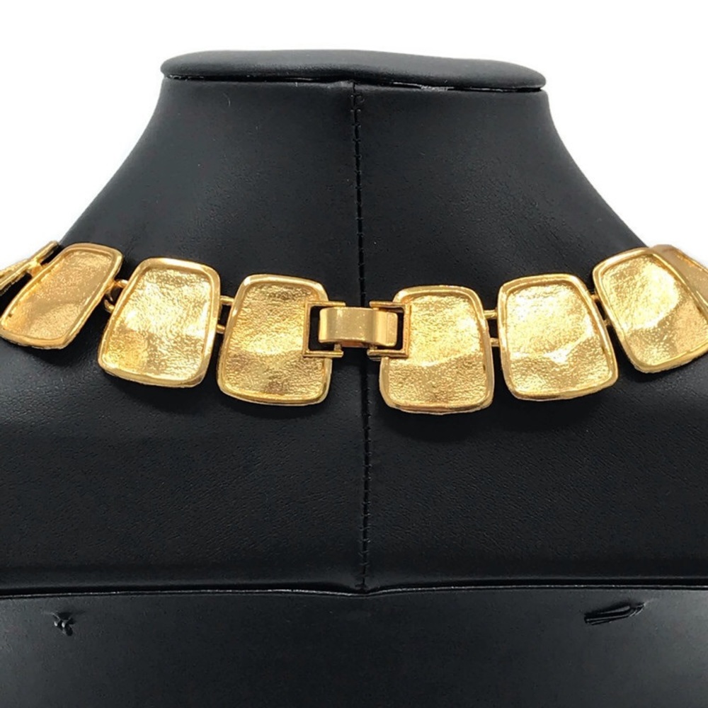 Vintage Gold Textured Collar Necklace - Picture 3 of 7